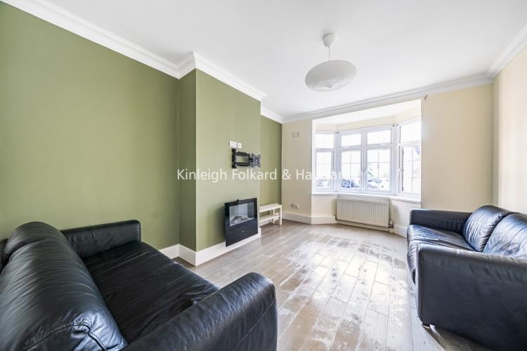 Fountain Road Tooting SW17 2 bed flat £1,900 pcm (£438 pw)