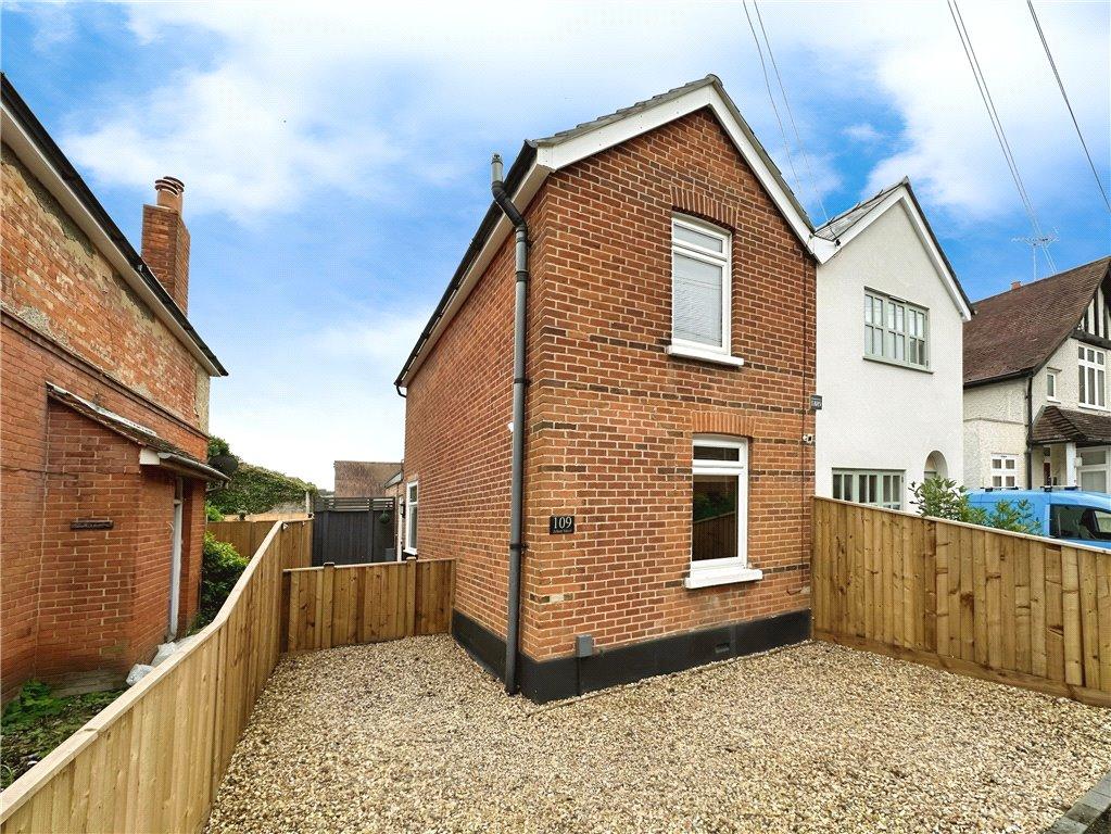 Albert Street, Fleet, Hampshire 2 bed semidetached house for sale £