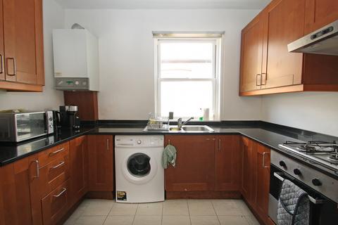 2 bedroom flat to rent, Bolingbroke Mansions, London SW11