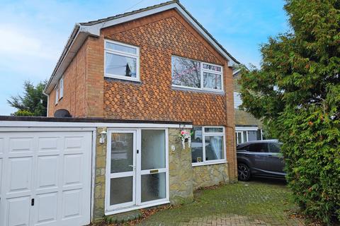 4 bedroom detached house to rent, The Paddocks, Rayleigh, Essex