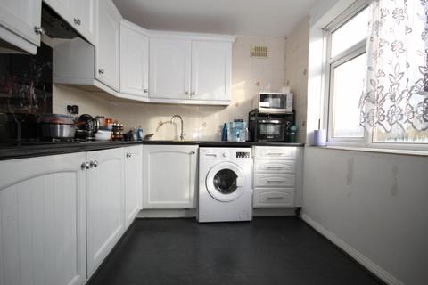 2 bedroom flat to rent, Vale Court, East Lane HA0 3NW