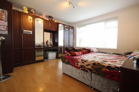 2 bedroom flat to rent, Vale Court, East Lane HA0 3NW
