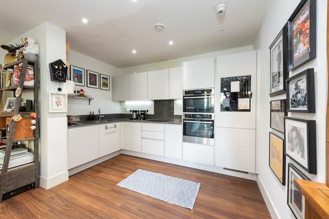 2 bedroom flat to rent, Pipit Drive, London SW15