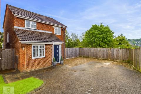 3 bedroom detached house for sale, Gatcombe Close, Chatham ME5