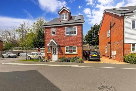 4 bedroom townhouse for sale, Quiet Waters Close, Angmering, West Sussex