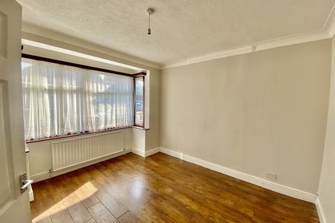 4 bedroom semi-detached house to rent, Greenford, UB6