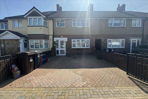 3 bedroom terraced house for sale, Spinney Drive, Bedfont, Middlesex, TW14