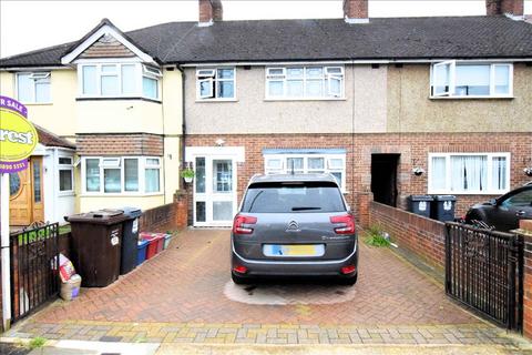 3 bedroom terraced house for sale, Spinney Drive, Bedfont, Middlesex, TW14