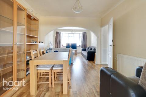 3 bedroom end of terrace house for sale, Heather Avenue, Romford