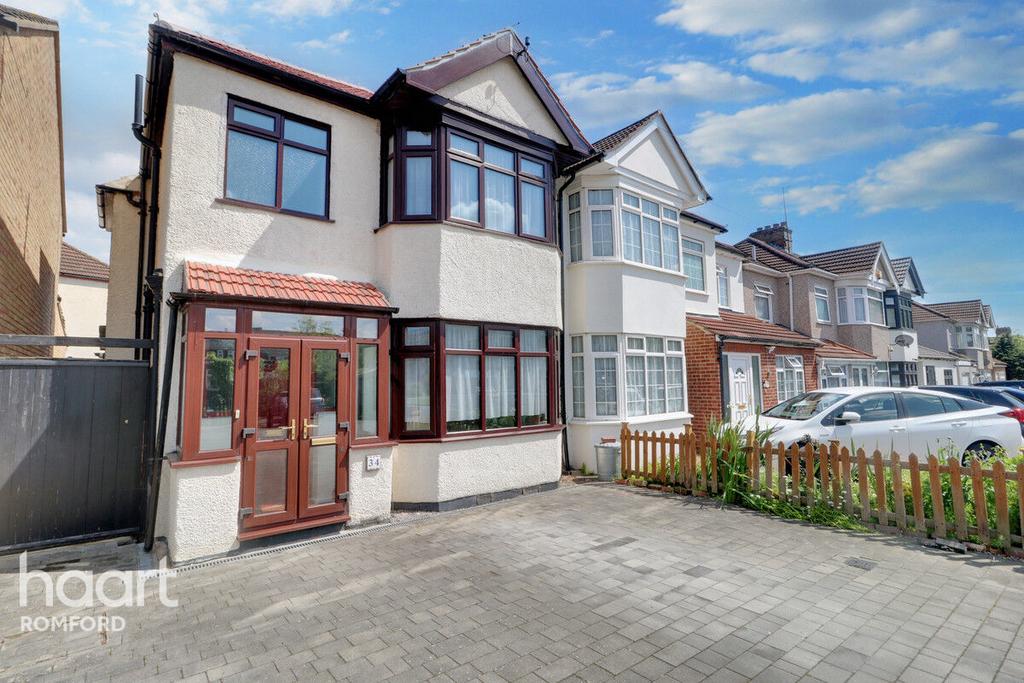 Heather Avenue, Romford 3 bed end of terrace house for sale £475,000