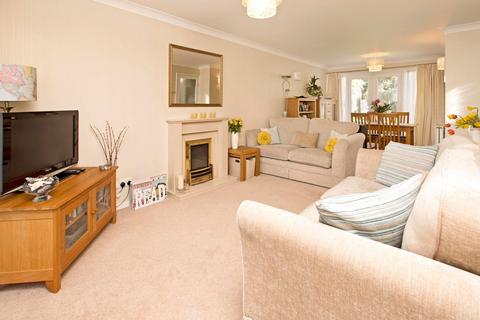 3 bedroom detached house to rent, Howard Close, Teignmouth, TQ14