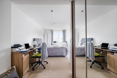 2 bedroom flat to rent, Kew Bridge Road Chiswick TW8