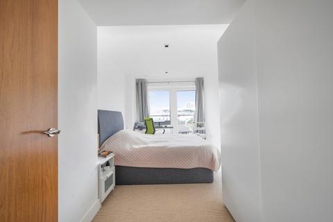2 bedroom flat to rent, Kew Bridge Road Chiswick TW8
