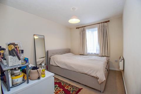 2 bedroom apartment for sale, Kinnaird Close, Slough, Berkshire, SL1