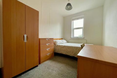 1 bedroom house to rent, * individual rooms available *, * individual rooms available * LN1