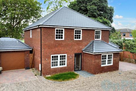 5 bedroom detached house for sale, Montpelier Mews, Dunstable LU6