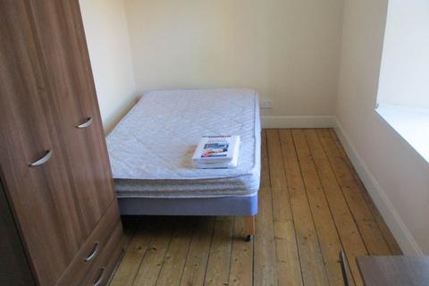 3 bedroom flat to rent, 185 2/M Princes Street, ,