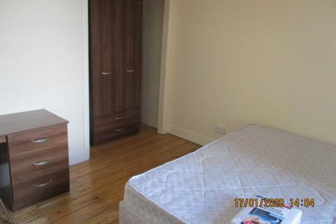 3 bedroom flat to rent, 185 2/M Princes Street, ,