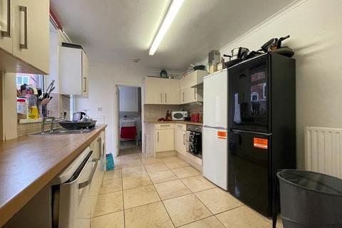 1 bedroom house to rent, * Individual rooms available *, * Individual rooms available * LN1