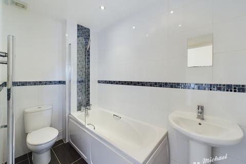 18 Briars Close, Aylesbury, HP19 9PN