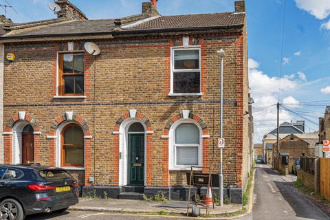 2 bedroom end of terrace house for sale, Wilfred Street, Gravesend