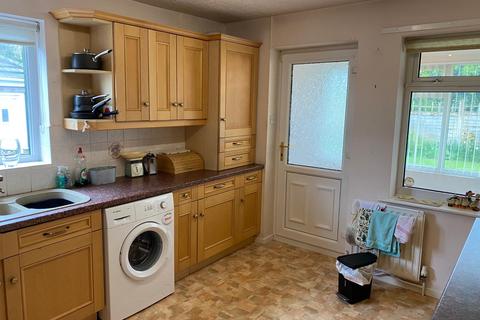 2 bedroom bungalow for sale, Kirkwood Drive, Huddersfield, West Yorkshire, HD3