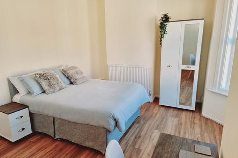 4 bedroom house share to rent, Repton Road, Bristol BS4
