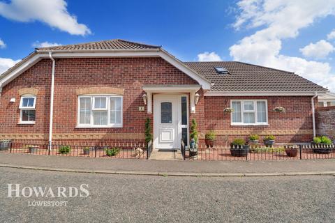 4 bedroom detached house for sale, Hollowell Close, Lowestoft