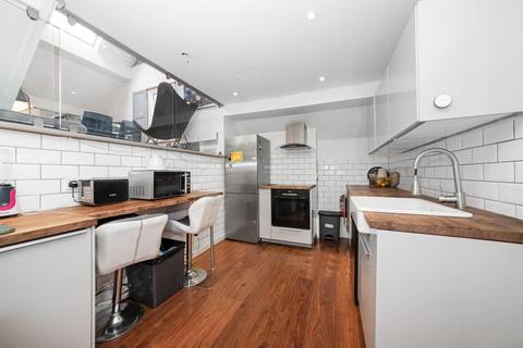 3 bedroom apartment for sale, Barston Road, London, SE27