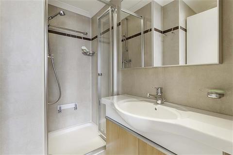 3 bedroom flat to rent, The Water Gardens, London, W2