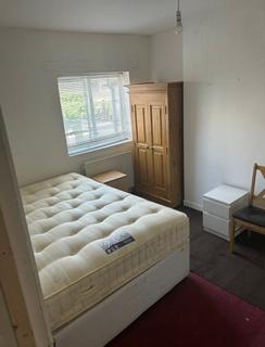 2 bedroom flat to rent, Waverley Road, London, SE18