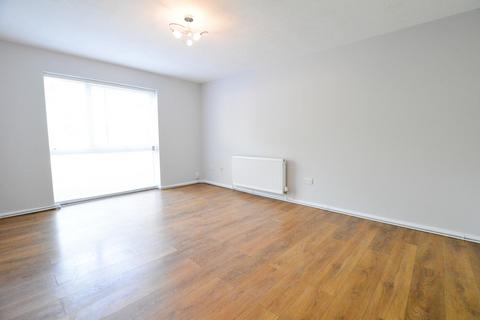2 bedroom flat to rent, Thamesdale, London Colney, AL2