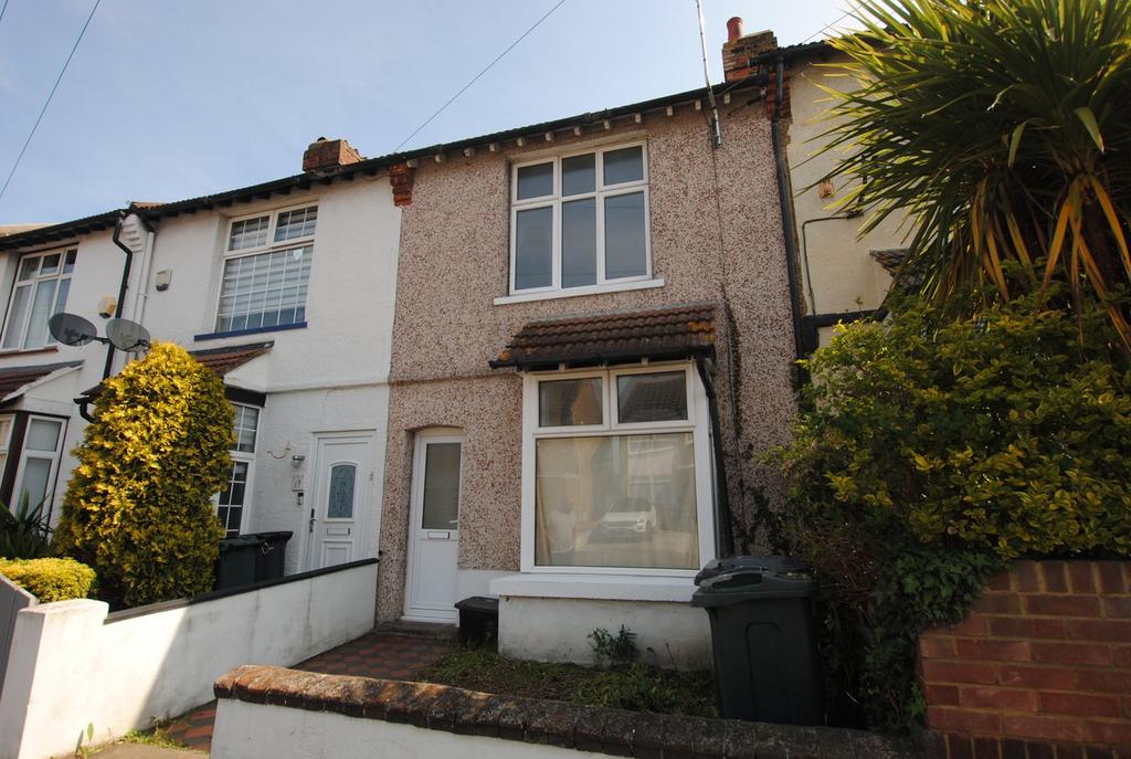 Knockhall Chase, Kent DA9 3 bed terraced house to rent £1,500 pcm (£