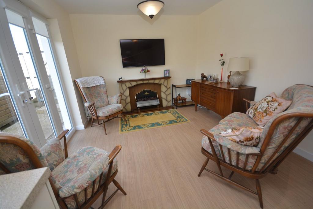 Argyll Drive, Stewarton, Kilmarnock, KA3 3 bed bungalow for sale £175,000