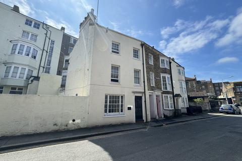 3 bedroom terraced house to rent, Union Row, Margate