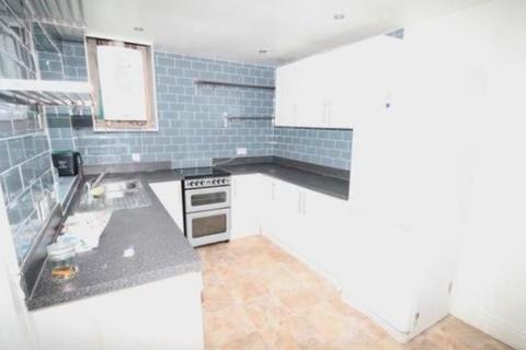 3 bedroom terraced house to rent, Church Avenue, Salford M6