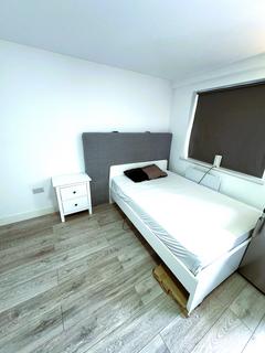 Studio to rent, Quebec Road, Ilford IG2