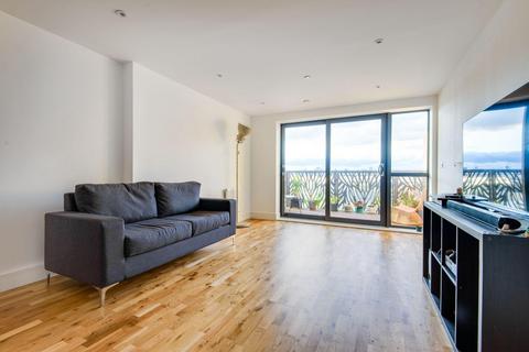 2 bedroom flat to rent, Cityview Point, E14