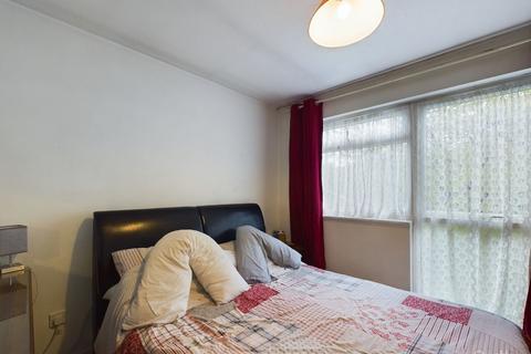 3 bedroom maisonette for sale, Woodpecker Mount, Croydon