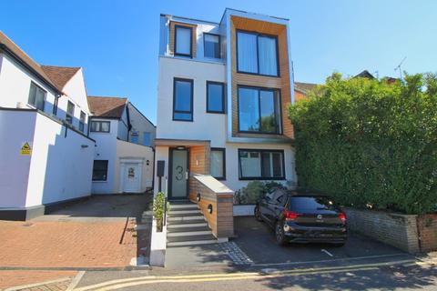 1 bedroom apartment for sale, Station Road, Borough Green TN15