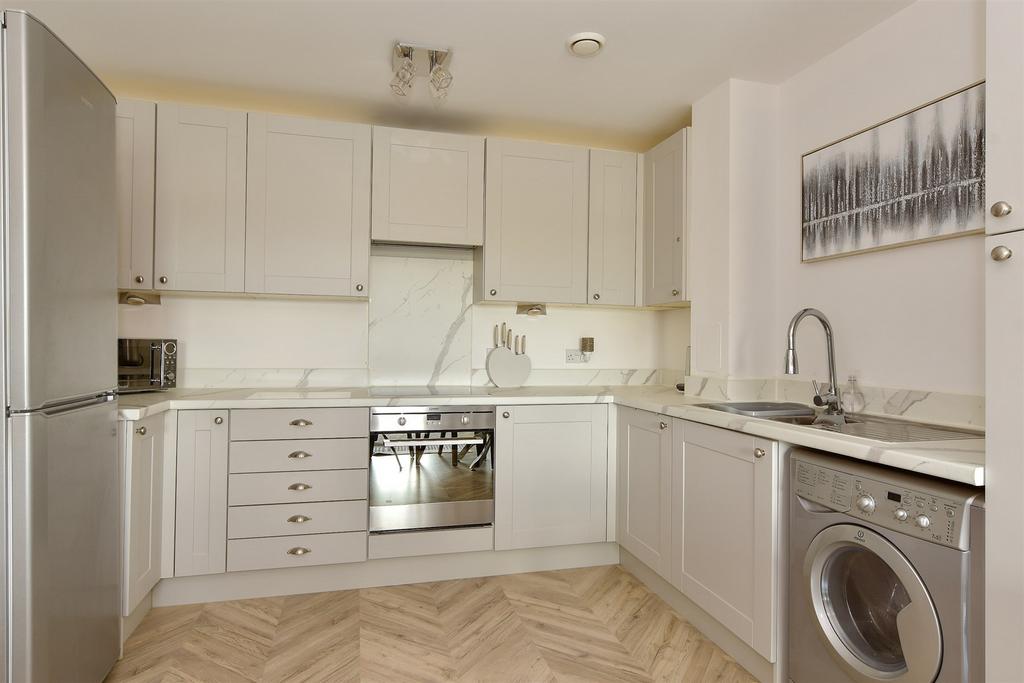 Station Lane, Pitsea, Basildon, Essex 2 bed apartment for sale - £240,000