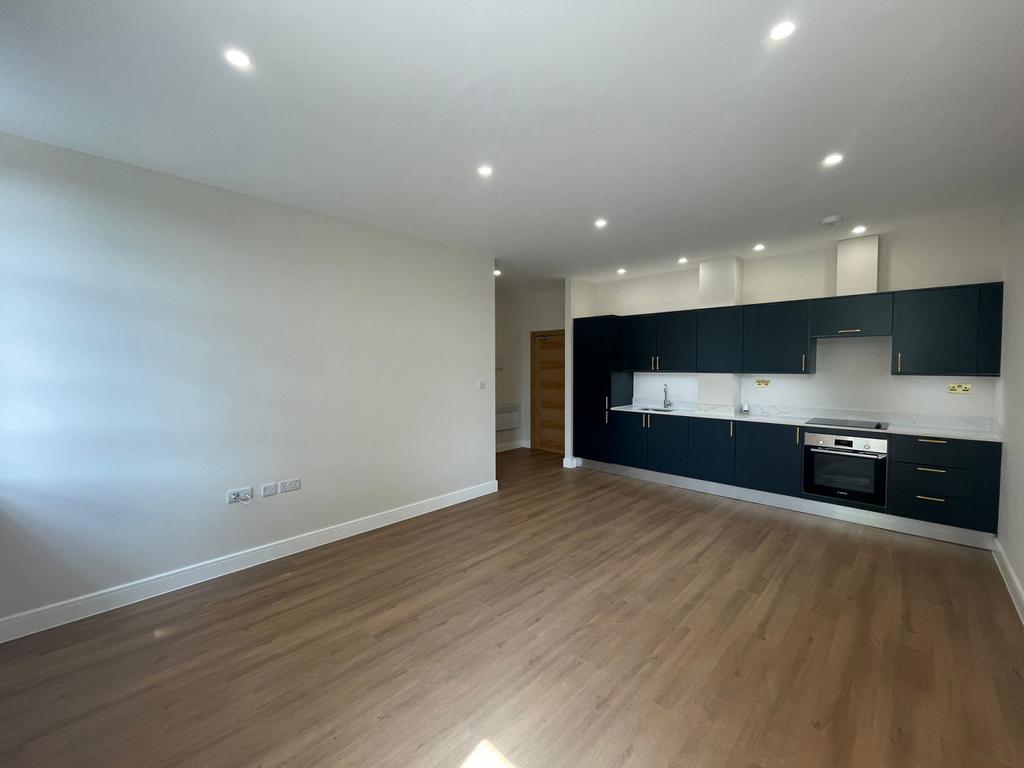 Bright &amp; Modern Studio Flat Moments from Leytonst