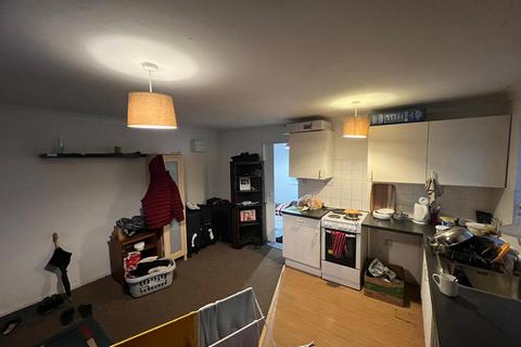 1 bedroom flat for sale, Pickwick Court, Shifnal, TF11