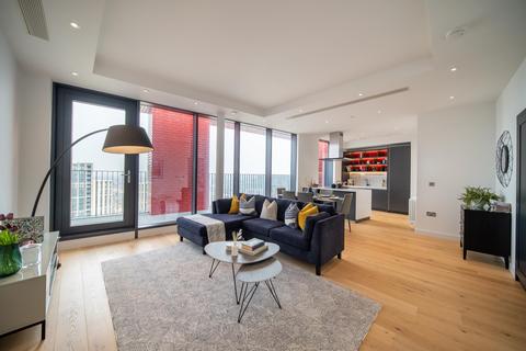 3 bedroom penthouse to rent, Defoe House, London City Island, London, E14