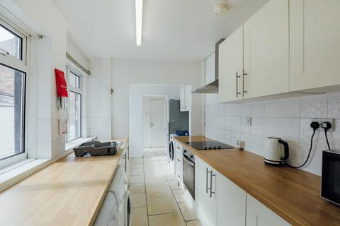 1 bedroom house to rent, * Individual rooms available *, * Individual rooms available * LN1