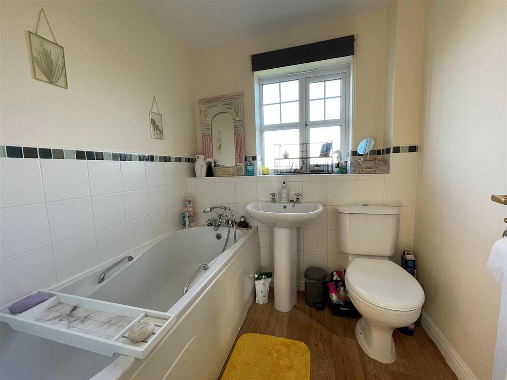 Main Bathroom.jpg