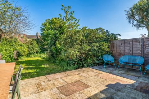 33 Greenvale Road, London, SE9 1PB