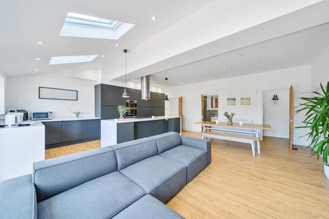 33 Greenvale Road, London, SE9 1PB