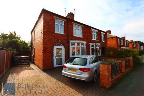 3 bedroom semi-detached house to rent, Salisbury Road, Newark