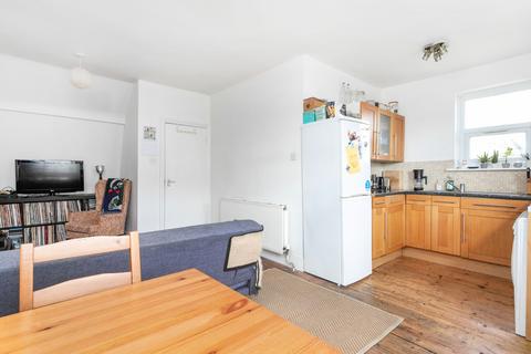 35b Upper Clapton Road, London, E5 8AY